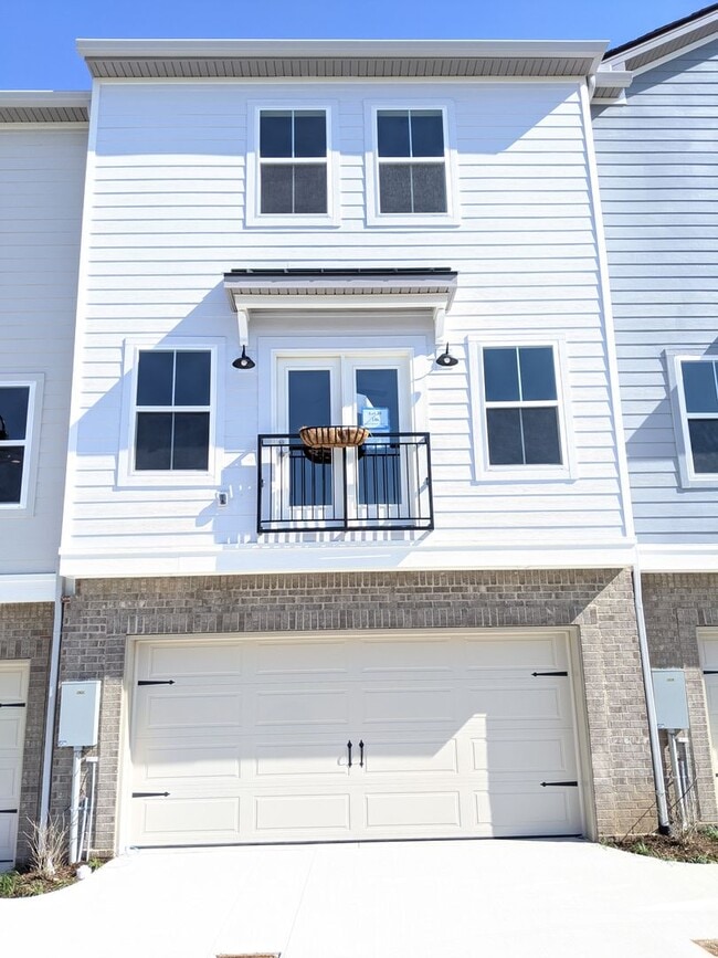 Building Photo - Luxury Town Home - Williamson County - End Unit