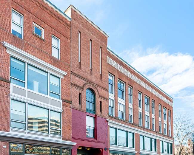 Building Photo - The Hartford Carriage House