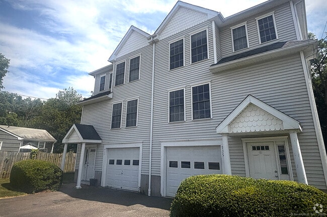 Building Photo - 939 Tunxis Hill Rd Rental