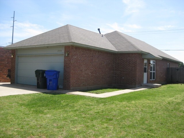 Three Bedroom in Norman with new hardwood ... - Three Bedroom in Norman with new hardwood ... House