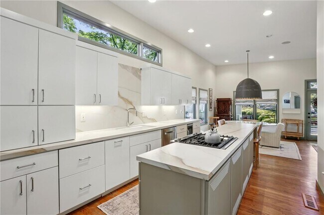 Photo - 213 Murray Hill Ave NE