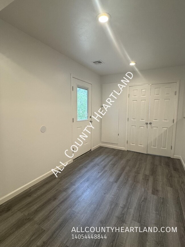 215 E Douglas Dr