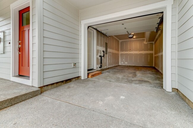 Photo - Air Conditioning! Beautiful Newer Construction Home!  3 Master Bedrooms! Unit 21193 - Lot 12