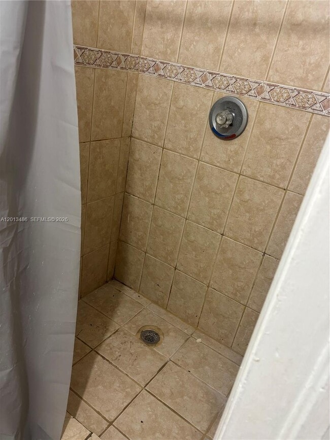 Photo - 725 Opa-locka Blvd Unidad C