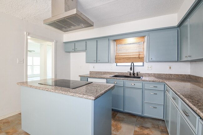 Photo - 19522 Dianeshire Dr