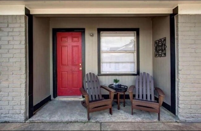 Photo - 4515 Oxford St