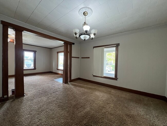 Photo - Spacious 3+ bedroom house with detached ga...