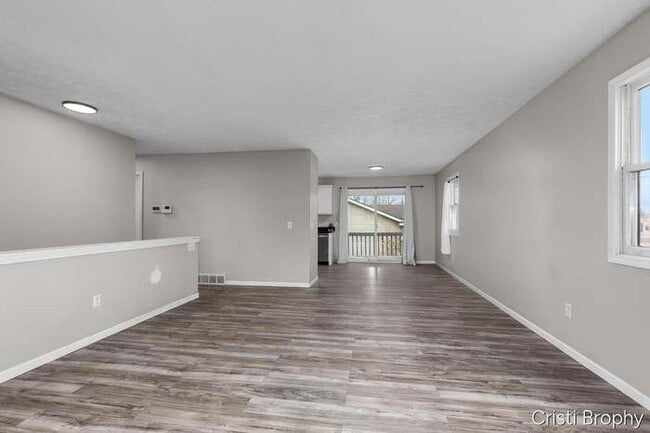 Photo - 952 Woodside Dr