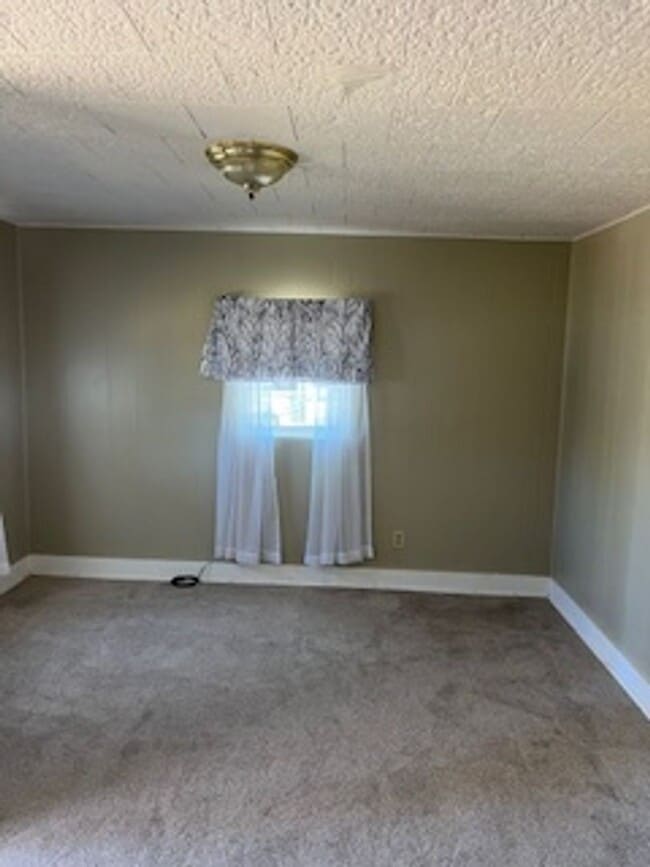 Photo - 2 Bedroom House with Fenced Back Yard