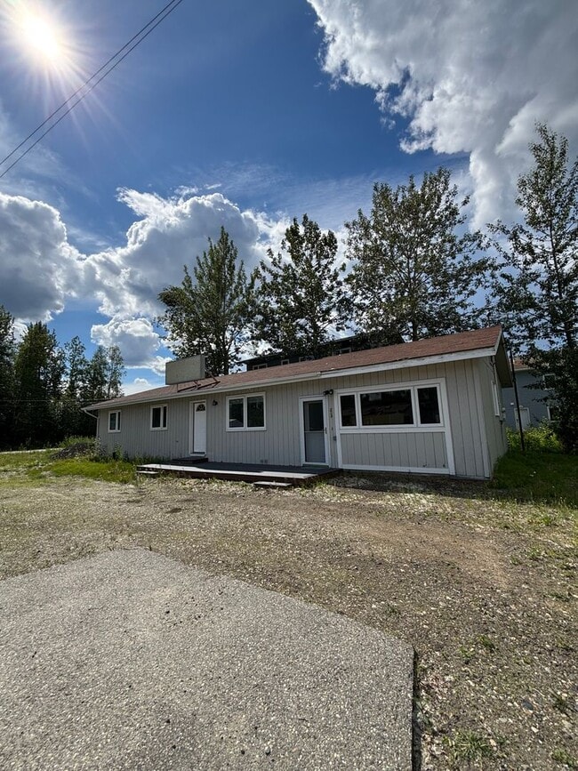 Building Photo - 213 Yukon Dr