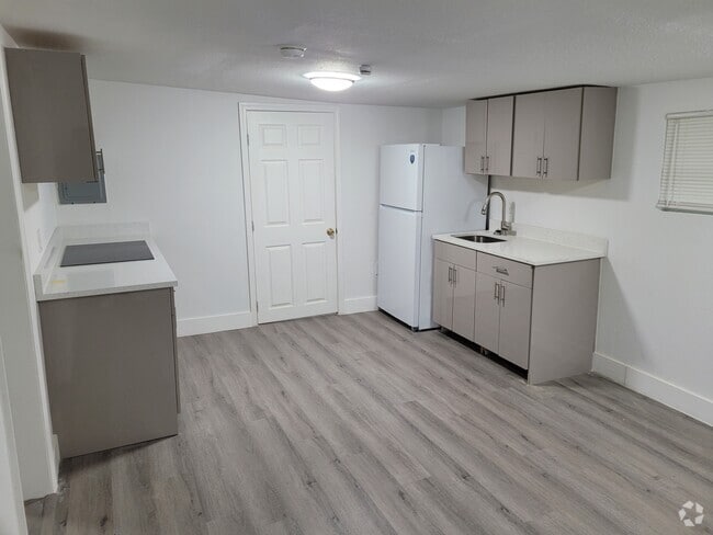 Building Photo - 815 S Bay Ave Rental