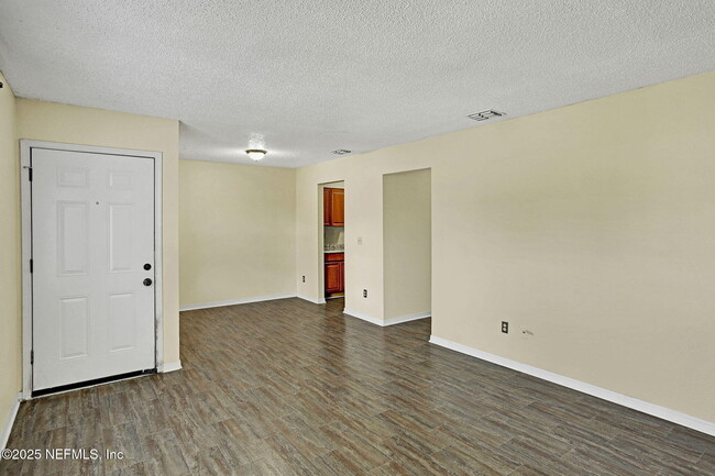 Photo - 475 Crabapple Ct Unit D