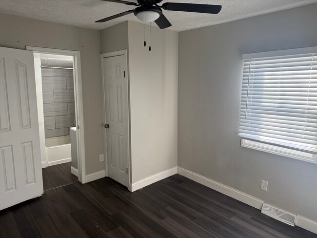 Building Photo - 120 Lakeview Blvd