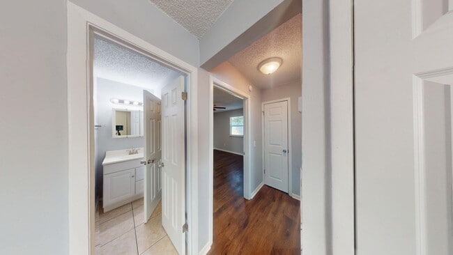 Photo - 2Bed/ 1 Bath Apartment Available NOW in Jacksonville!