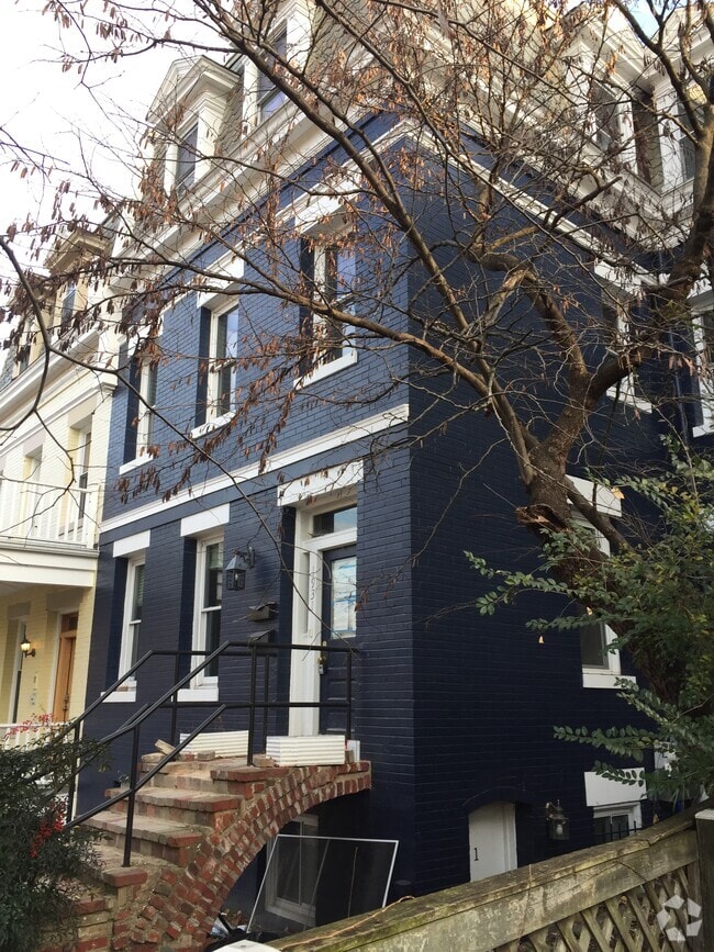 Building Photo - 1931 Park Rd NW Unit Apt 1