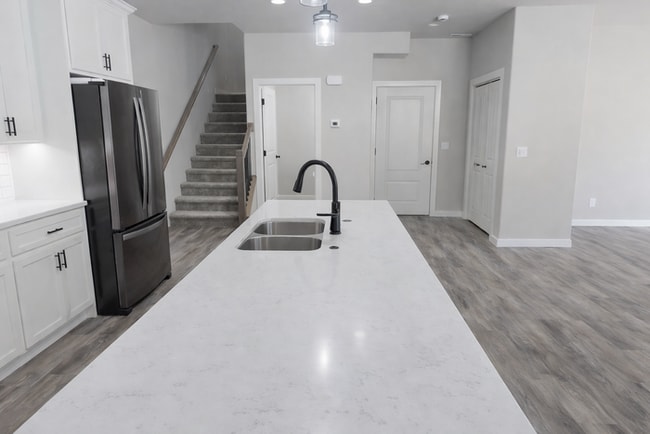 Photo - 730 Compass Lp