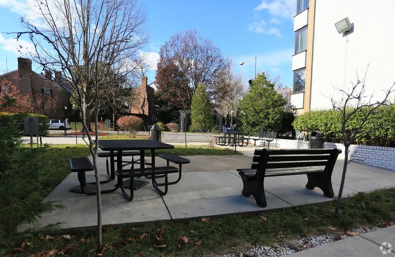 Photo - Regency House Apartment