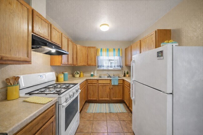 Photo - 4636 Mayflower St