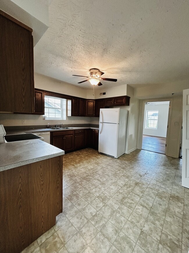 Photo - 24 Rosette Ln
