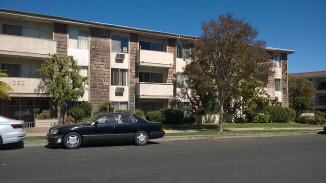 1352 Carmelina C - 1352 S Carmelina Ave Unit 310