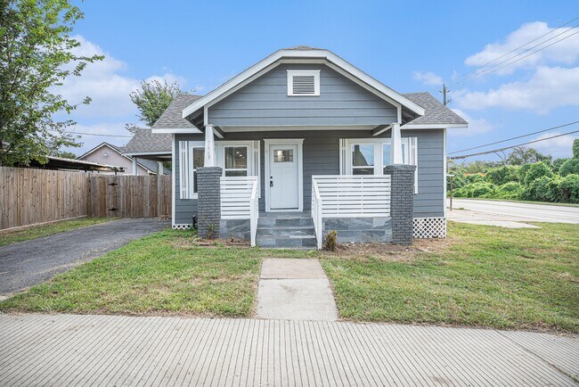 Photo - 7449 Walker St