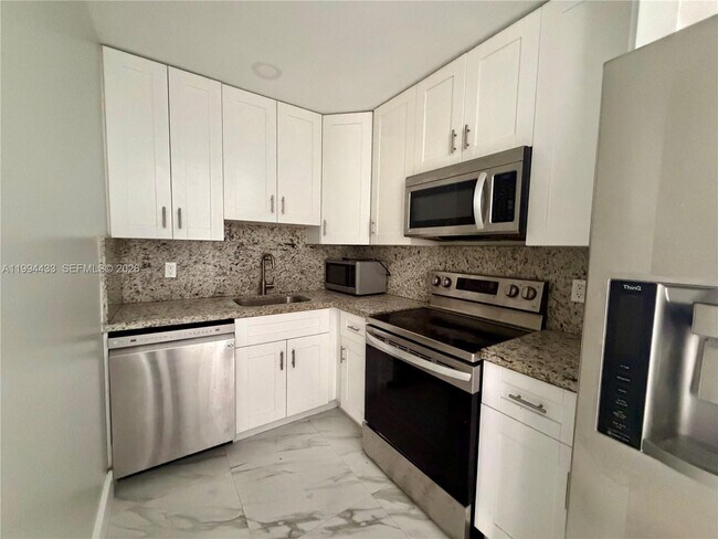 Photo - 488 NE 18th Ave Unidad 103