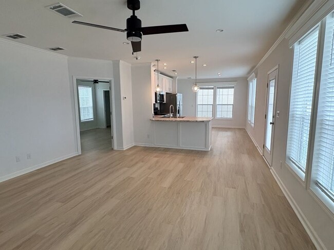 1646 Voyager Dr