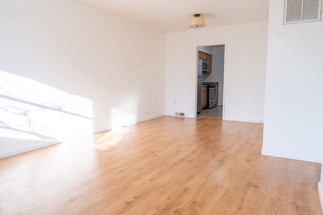 Photo - 2027 Barlowe Pl