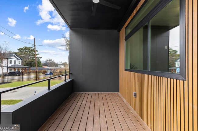 Photo - 582 Hope St SW