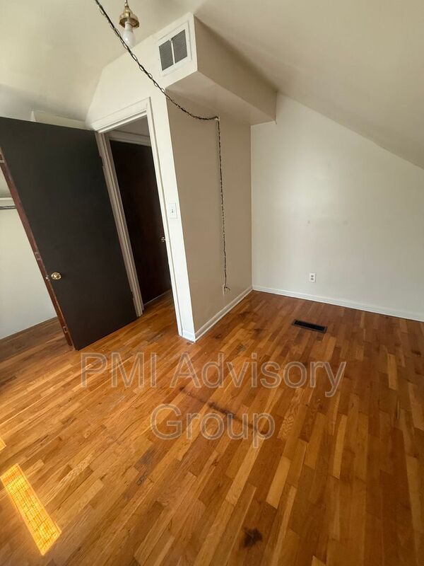 Photo - 2634 SE Adams St