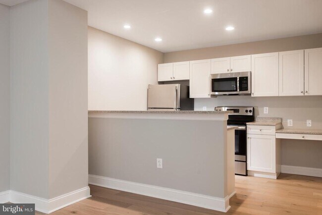 Photo - 220 S 16th St Unit 202