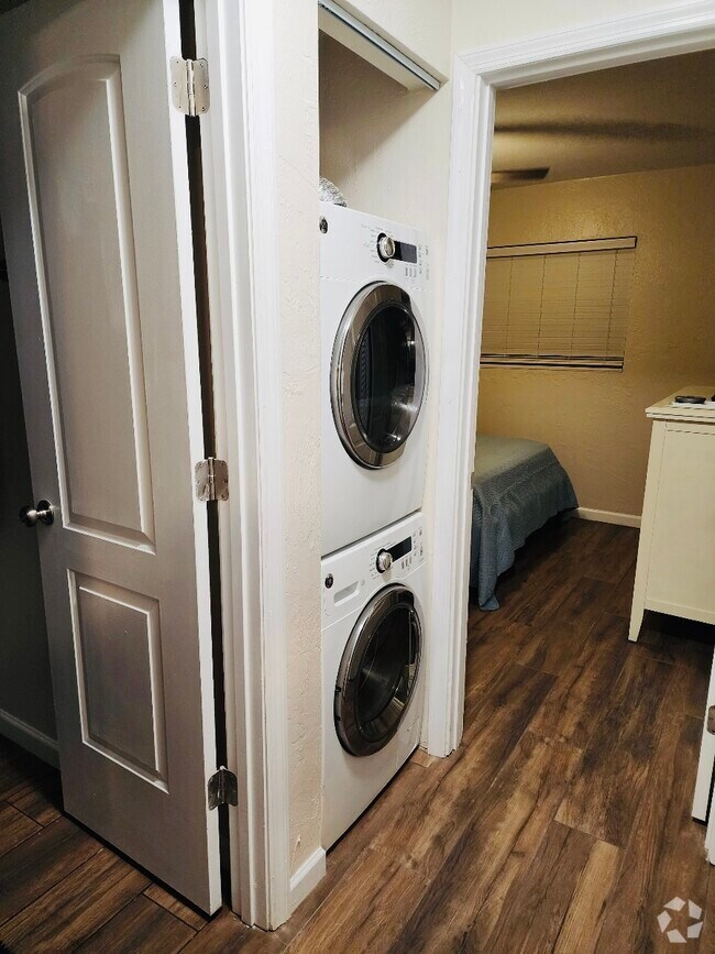 Building Photo - 400 Oakridge Blvd Unit 16 Rental