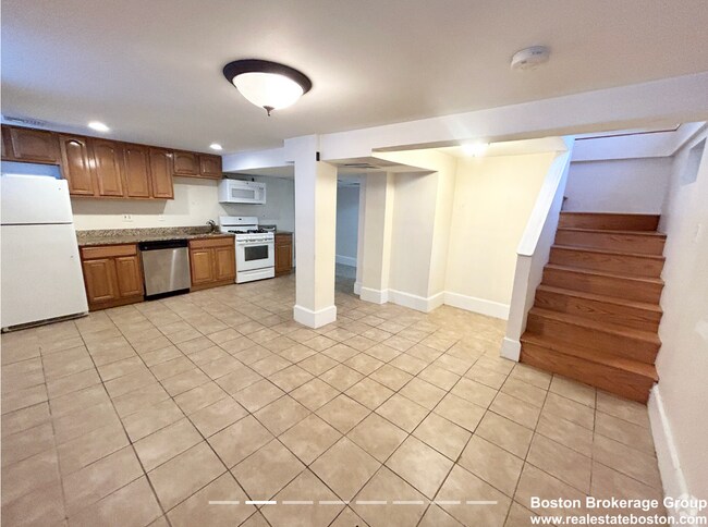 Building Photo - 1568 Tremont St Unit P1 Rental