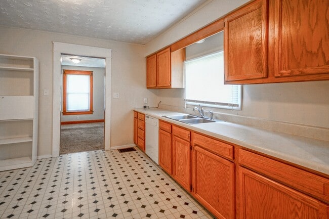 Photo - 310 E 17th St