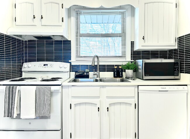 Photo - 174 Turnwood Ln