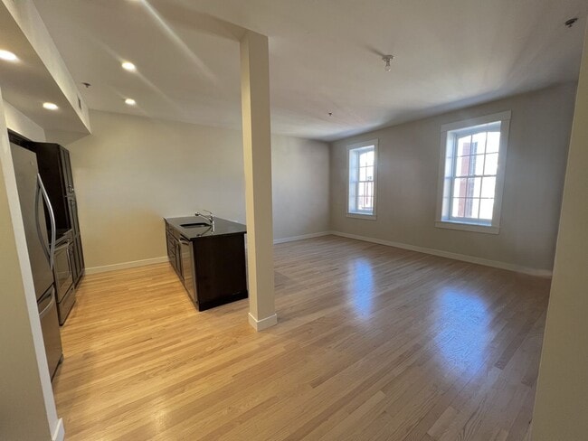 Building Photo - Putnam Hotel – $2,041 – 1 Bedroom/1 Bathroom, 755 SQ.FT. – UTILITIES INCLUDED Unit 307