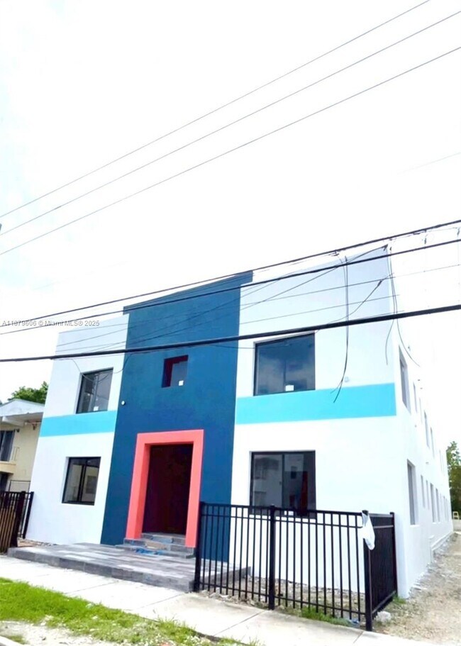 Building Photo - 858 NW 3rd St Unit 1-12 Rental