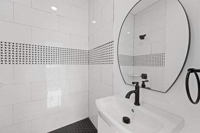 Photo - 225 Royder St