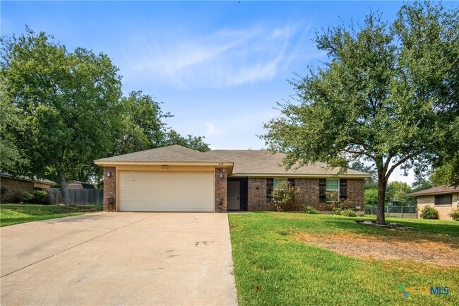 Photo - 208 Pin Oak Dr House