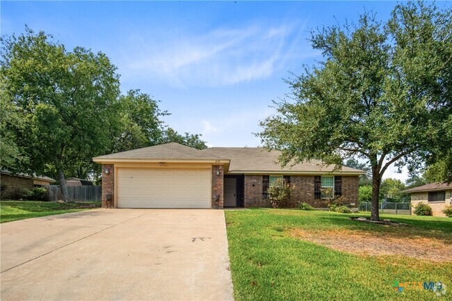 Building Photo - 208 Pin Oak Dr Rental