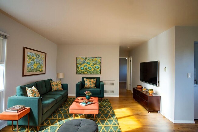 Photo - SPRING SPECIAL: Renovated Mid-Century 2Bdr w/Hardwoods, Dishwasher + Pets OK Unit 20