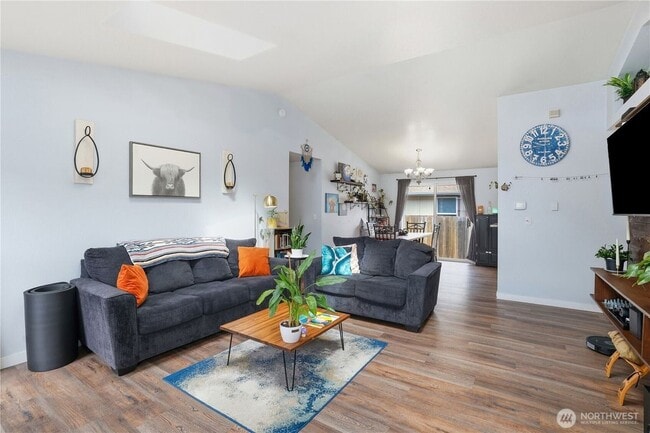 Photo - 177 132nd St E