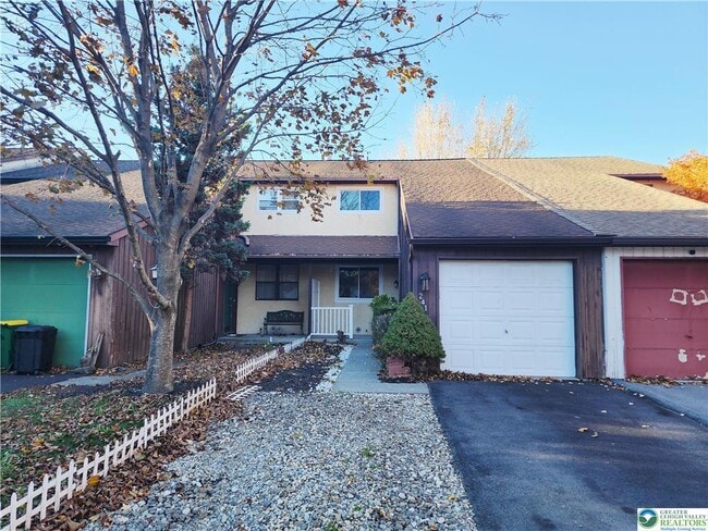 Photo - 241 Willow St