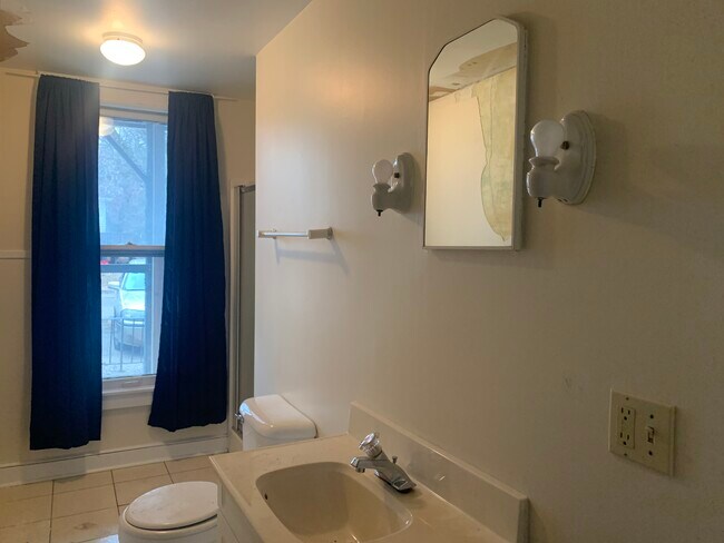 Photo - 313 W Willow St