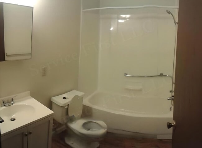 Photo - Creighton Apartments Unidad C1