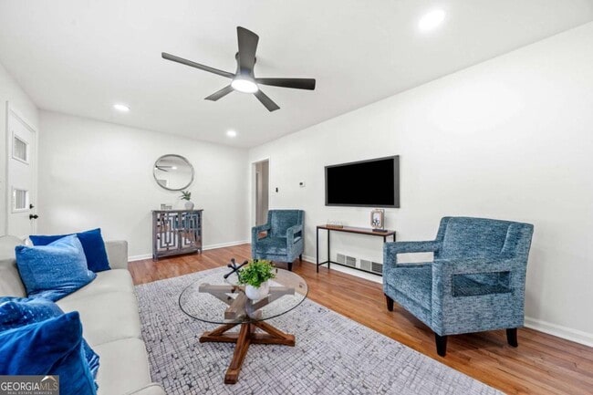 Photo - 801 N Evelyn Pl NW