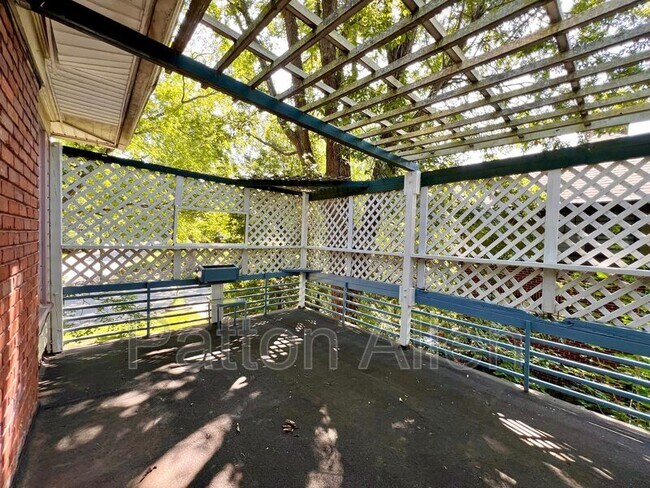 Photo - 130 Edwin Pl Unidad Apt # 4