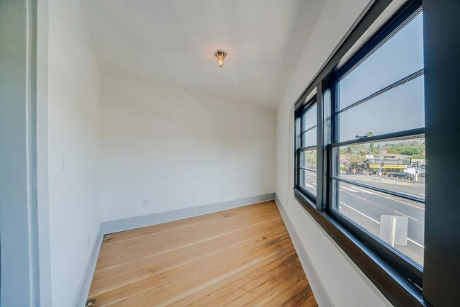 Photo - 6012 York Blvd Unit 6008 1/2 York Blvd