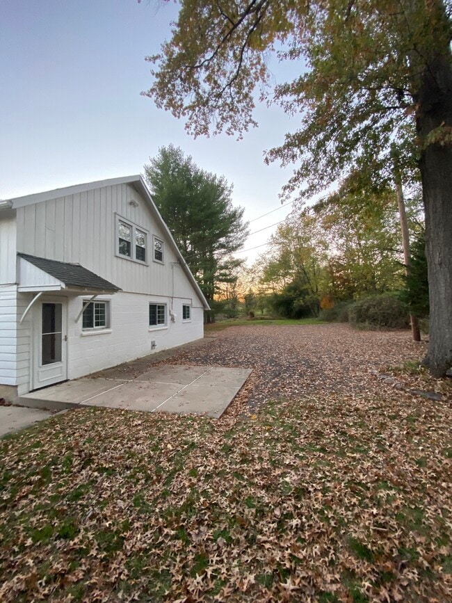 Photo - 423 Country Club Rd