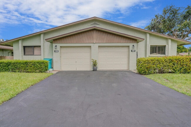 Building Photo - 1737 Palmland Dr Rental